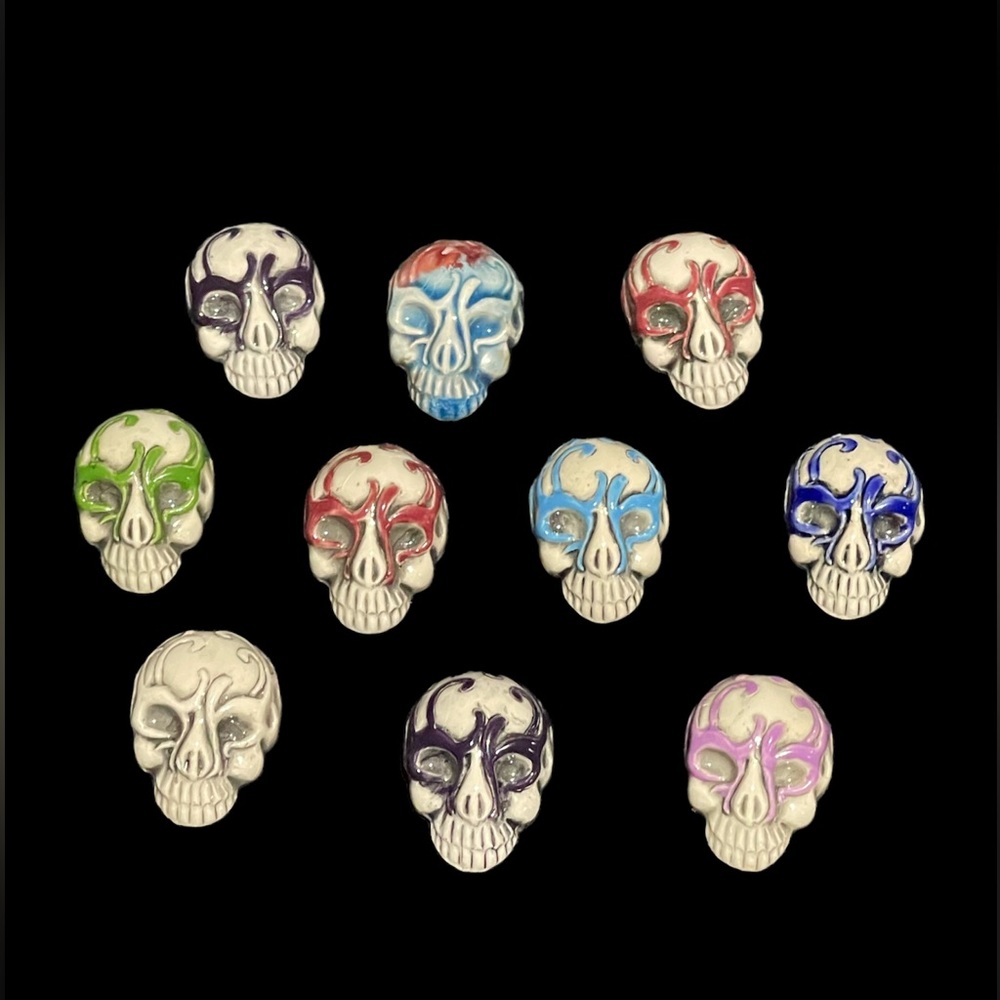 💥 3/$15 💥 Ceramic Skull Beads